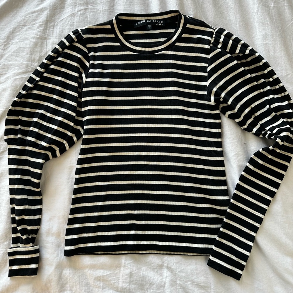 Veronica Beard fitted/striped long sleeve with ribbing.